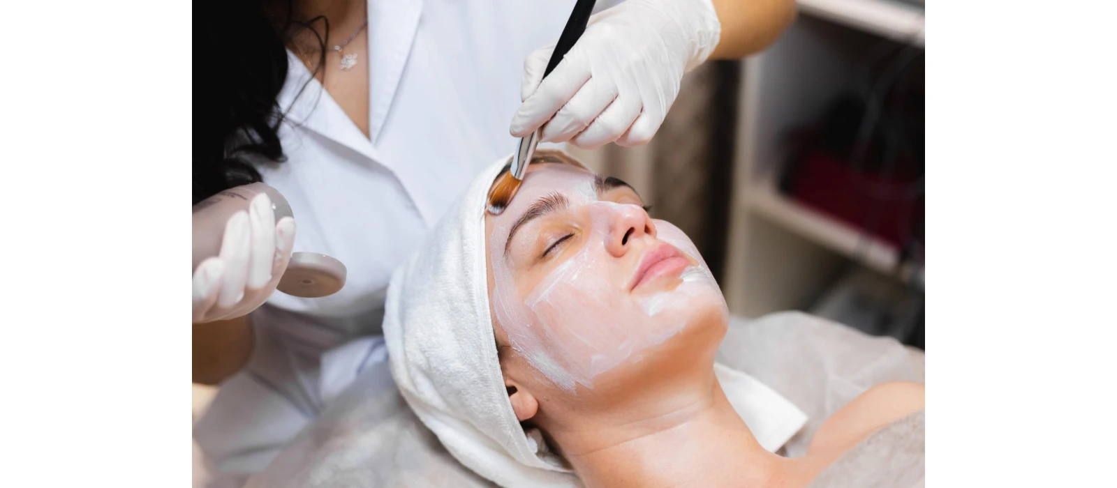 Ruhee Beauty Concierge vs Local Salons: Which Is Better for At-Home Facials in Dubai?